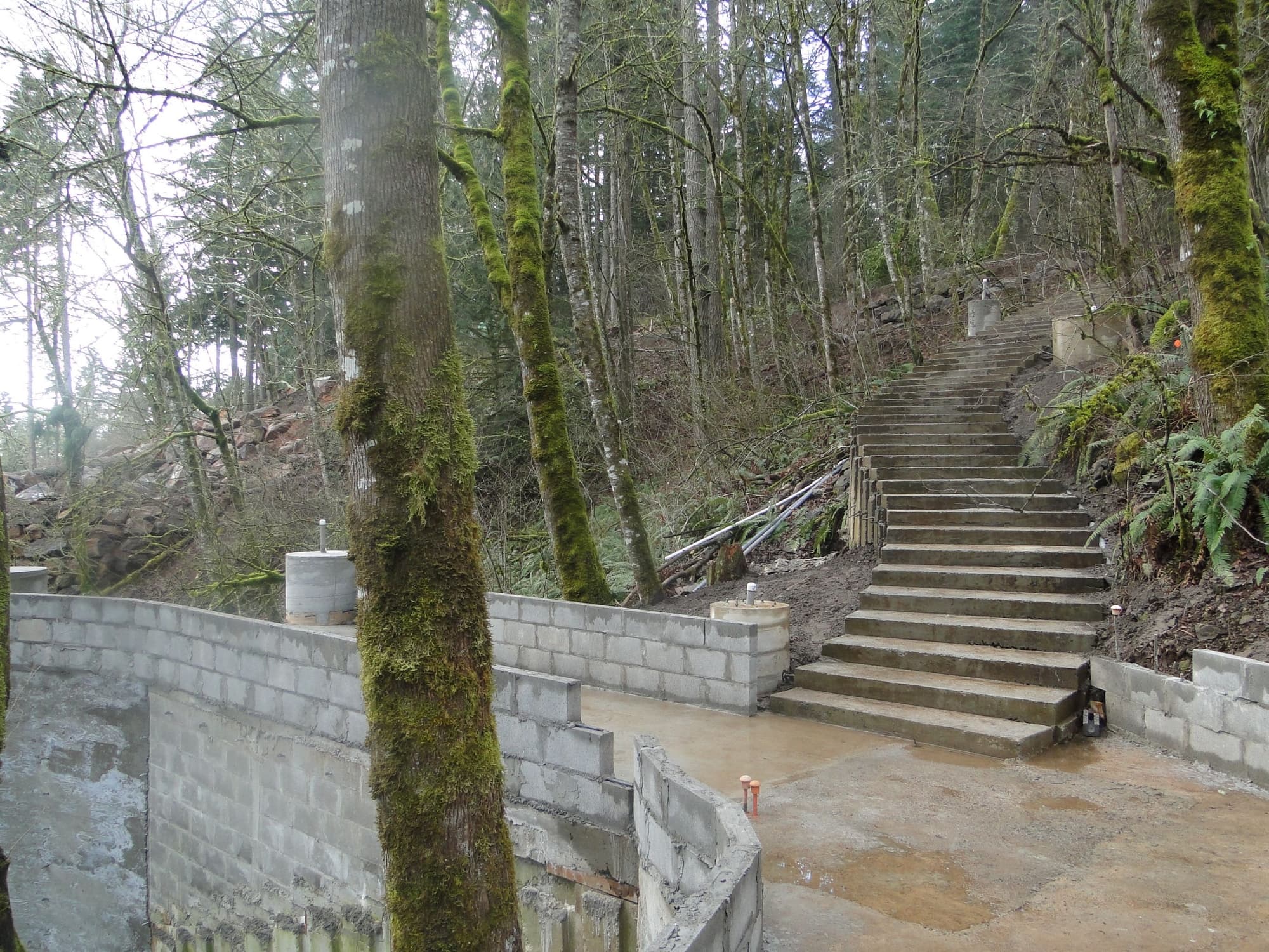 Concrete stairs retaining wall