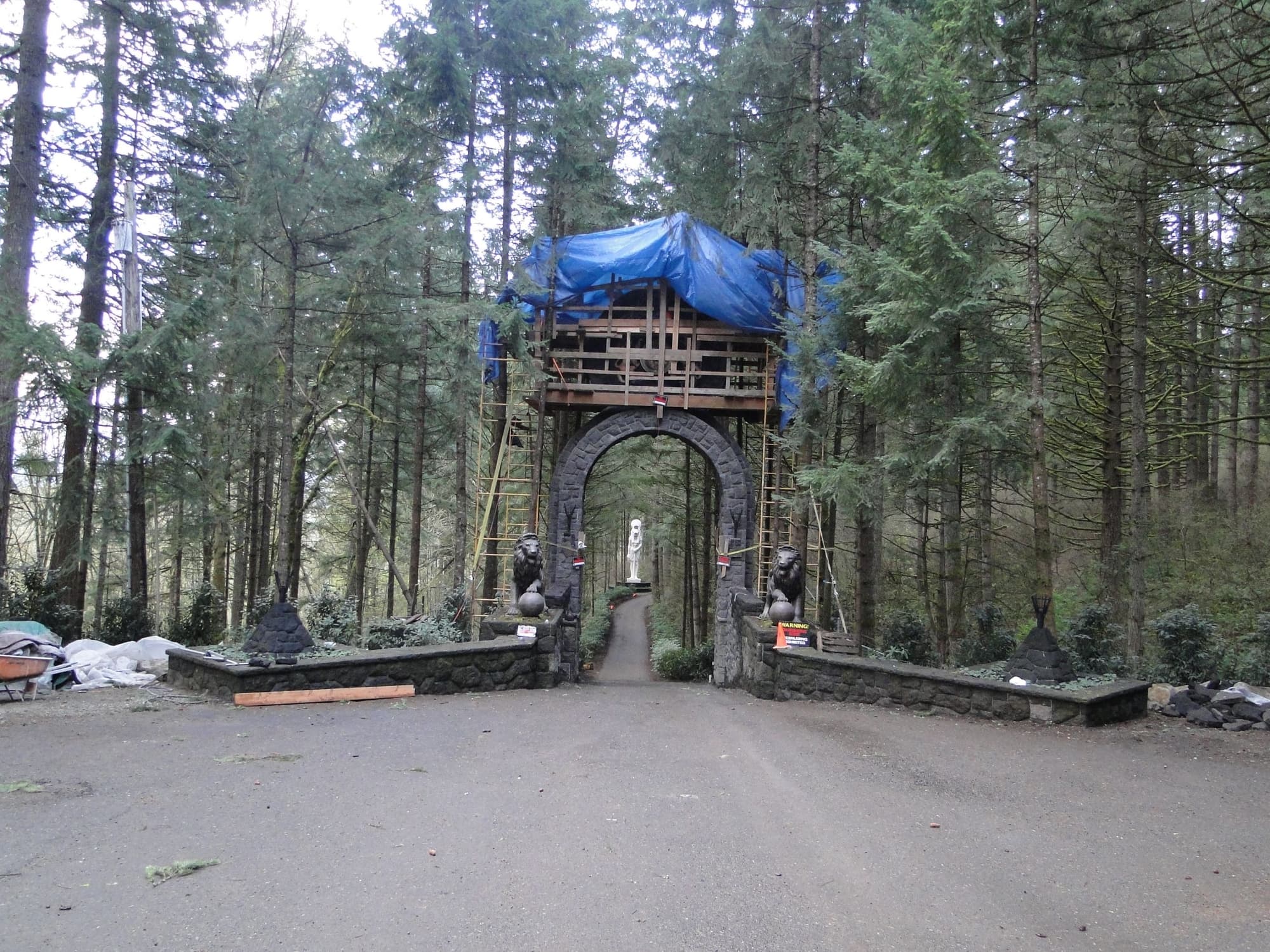 Gate archway tarp scaffolding