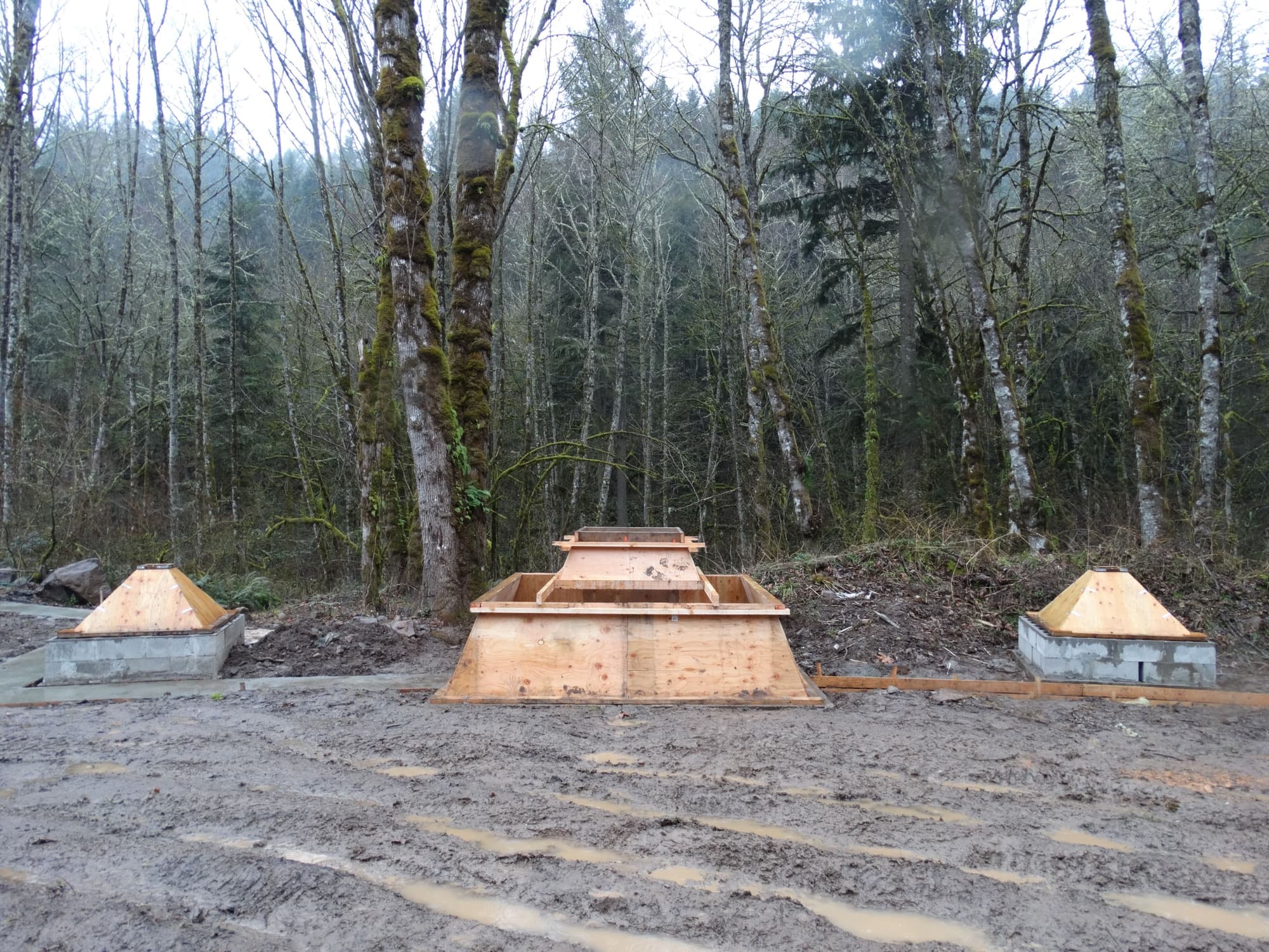 Plywood pyramid concrete forms