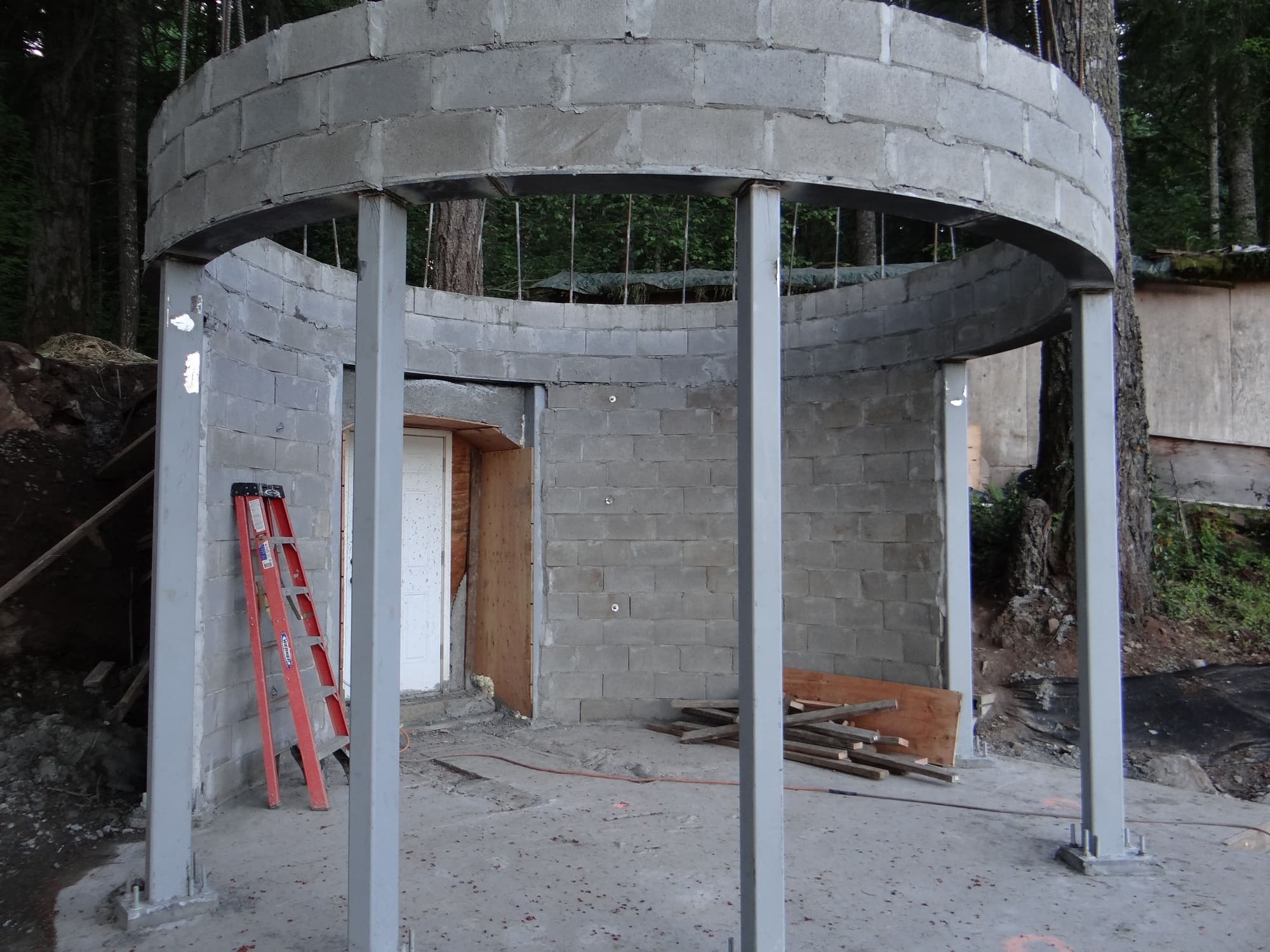 Round block room steel posts