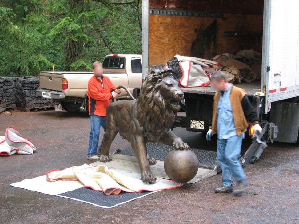 Unloading bronze lion statue